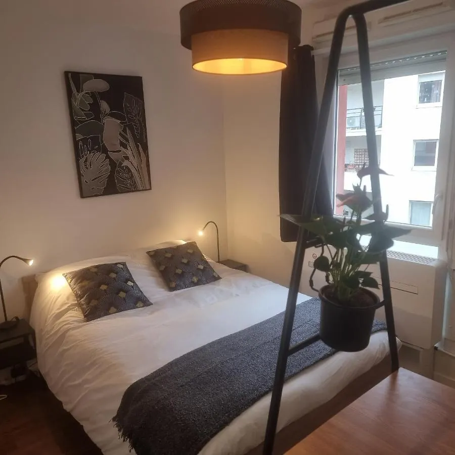 아파트 Lyon Montchat Villeurbanne Studio Refait A Neuf Climatisation Et Parking Prive