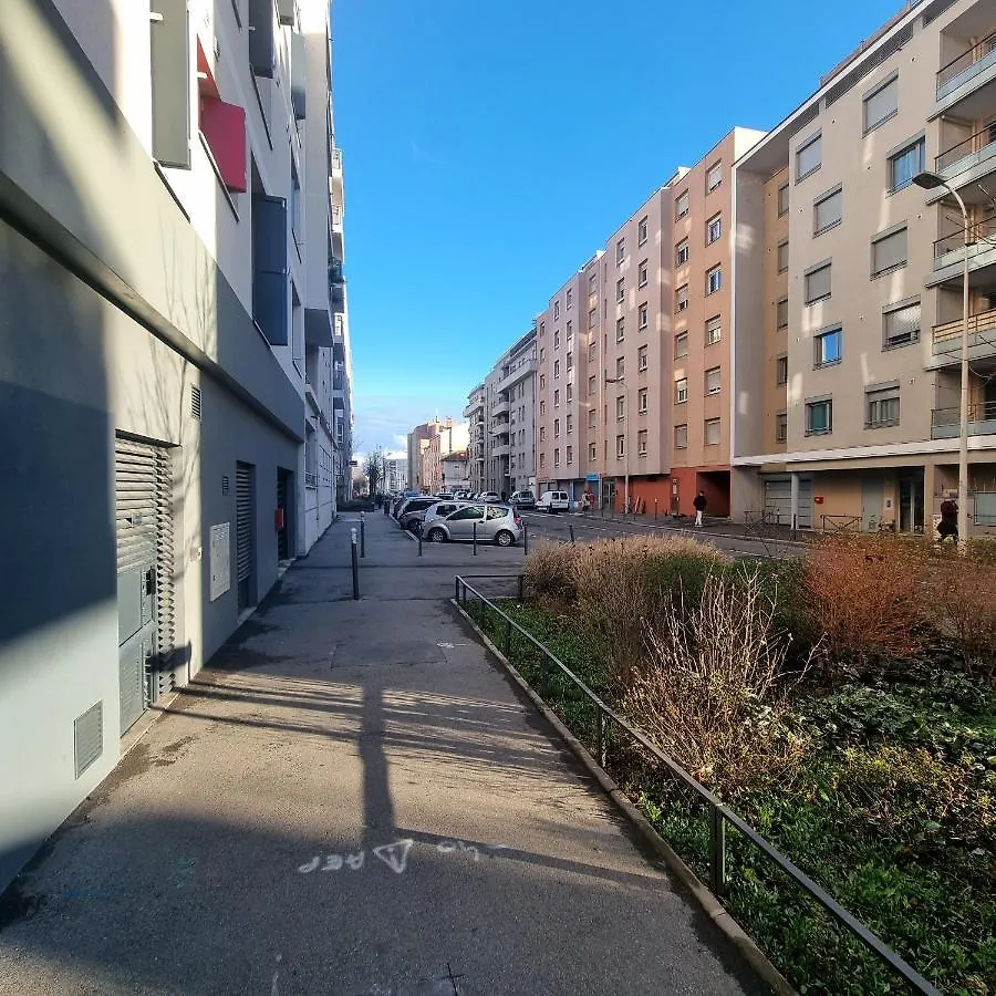 Lyon Montchat Villeurbanne Studio Refait A Neuf Climatise Et Parking Prive 0*,  France