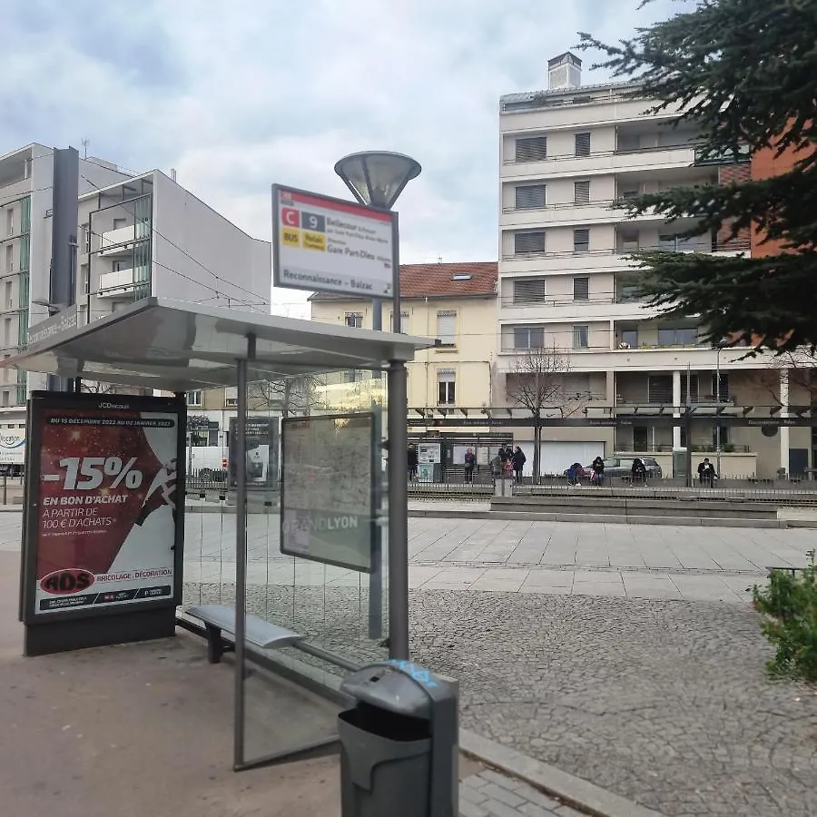 Lyon Montchat Villeurbanne Studio Refait A Neuf Climatise Et Parking Prive
